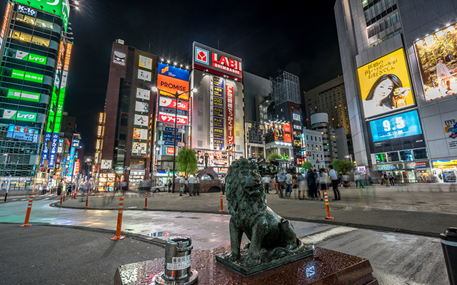新橋繁華街の地下に存在する旧新橋駅ホーム 今では驚きの施設となっていた grape [グレイプ]