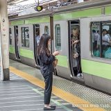妊婦「よかったら、どうぞ」　電車で席を譲ったら、感謝の言葉とステキな贈り物