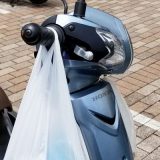原チャリをマックに停めて休憩 戻ると『コンビニ』の袋がぶら下がっていて? 原チャリをマックに停めて休憩 戻ると『コンビニ』の袋がぶら下がっていて?
