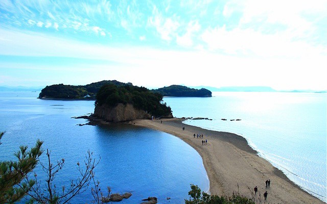A Road That Only Appears During Low Tide – A Romantic Shodoshima Angel Road