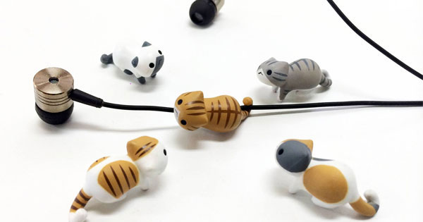 These Kitties Cling To Your Earphone Cables! They’re So Cute You’ll Want To Take A Whole Clowder With You!