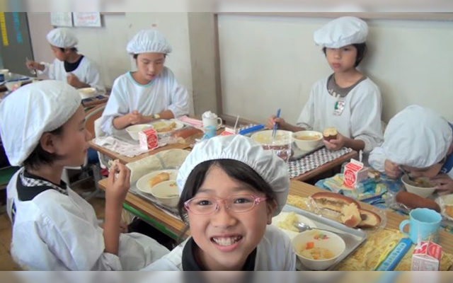 This Look At School Lunch In Japan Shows Us It’s About Learning As Well As Eating!