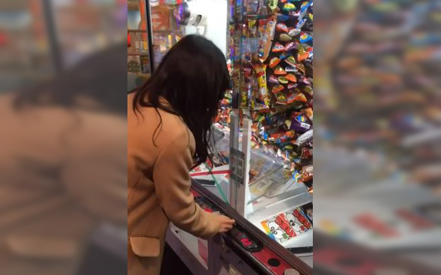 Japanese School Girl Absolutely Owns Crane Game, Hits Jackpot In Best Way
