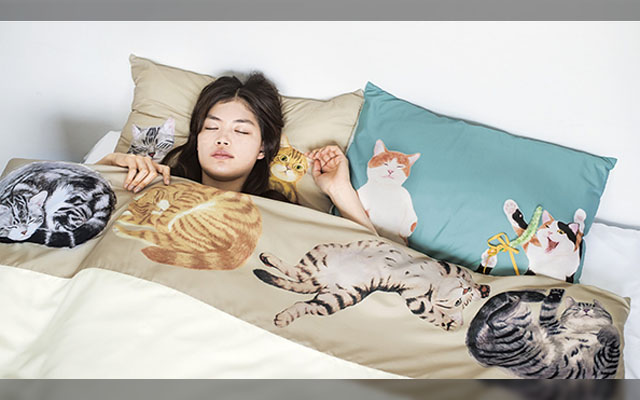 Be A Crazy Cat Lady (Or Dude) In Your Sleep With This Cat Futon
