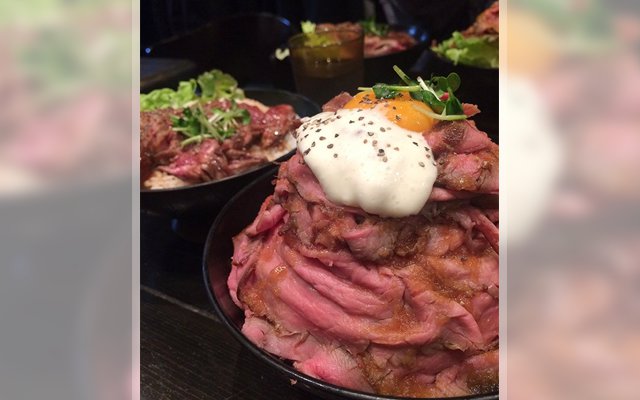 RedRock Serves Traditional Rice Bowl With Overloaded Roast Beef Topping