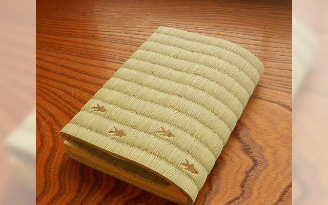Have A Quiet Reading Atmosphere With This Elegant “Tatami” Book Cover