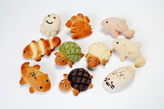 Kyoto Aquarium Serves Overly Cute Aquatic Life Bread