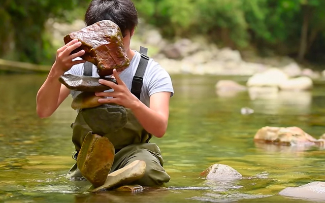 Japanese Rock Balancing Artist’s Masterpieces Appear To Defy The Laws Of Gravity