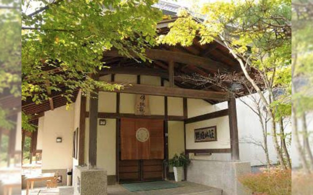 Traditional Japanese Inn Hopes To Stay In Business By Offering Facility For Cosplay Photoshoots