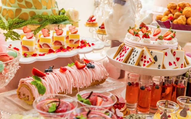 Dine Like A Queen At The Alice In Wonderland-Themed Dessert Buffet In Tokyo