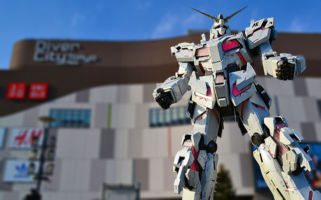 This Full-Sized Unicorn Gundam Statue Is A Must-See Tokyo Attraction