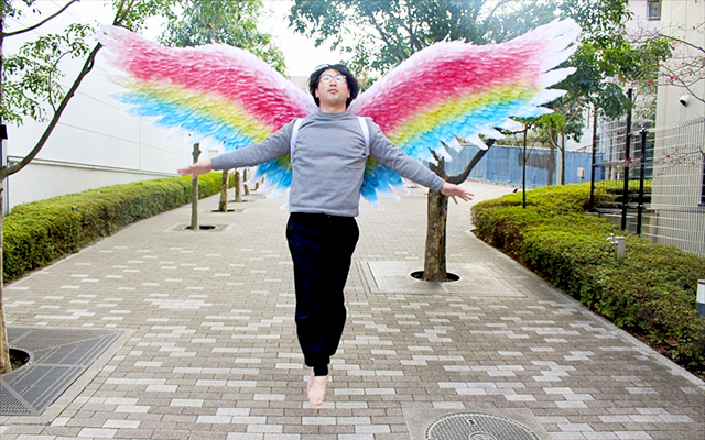 No Mural? No Worries! Japanese Lifehacker Invents Instagenic Angel Wings To-Go