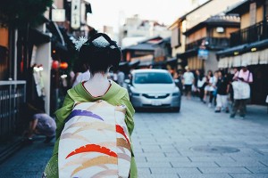 20 Japanese Street Photos Capture The Beauty Of Old And New