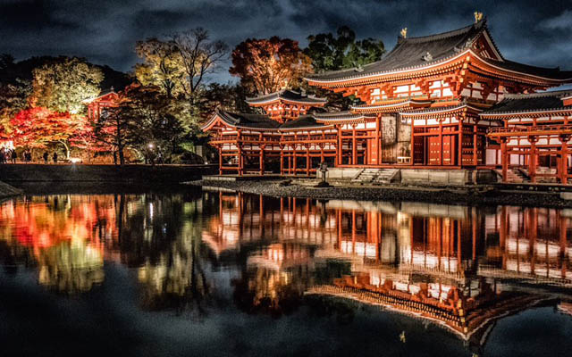 Photographer Captures Stunning Moonlight Nighttime Photography Of Impressive Kyoto Temple