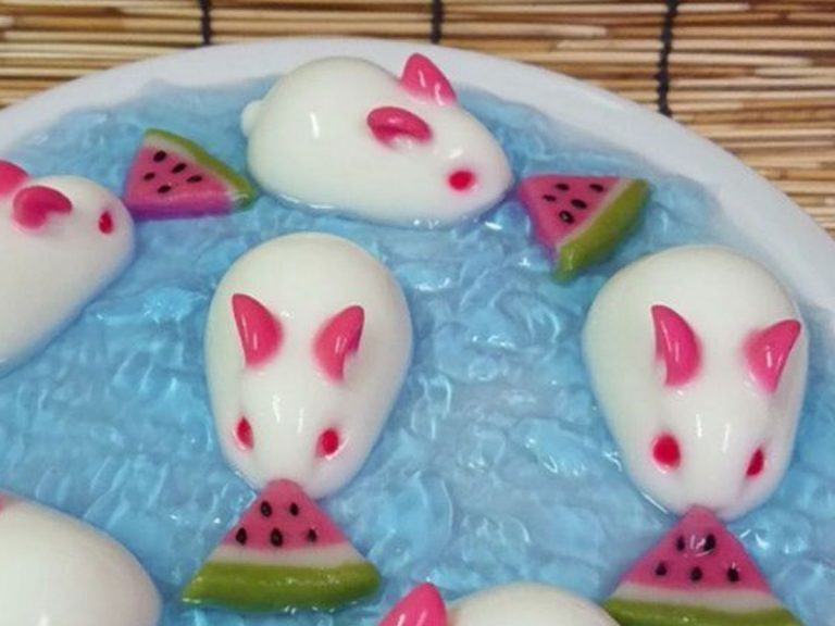 Japanese Sweets Artist Creates Adorable ‘Animated’ Rabbit Jellies Eating Fruit
