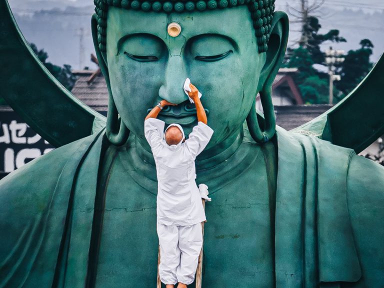 Japanese photographer captures perfectly timed shots of Great Buddha’s ritual cleaning