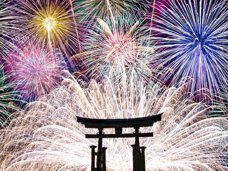 Photographer commemorates final Miyajima Fireworks with stunning Itsukushima Shrine shot