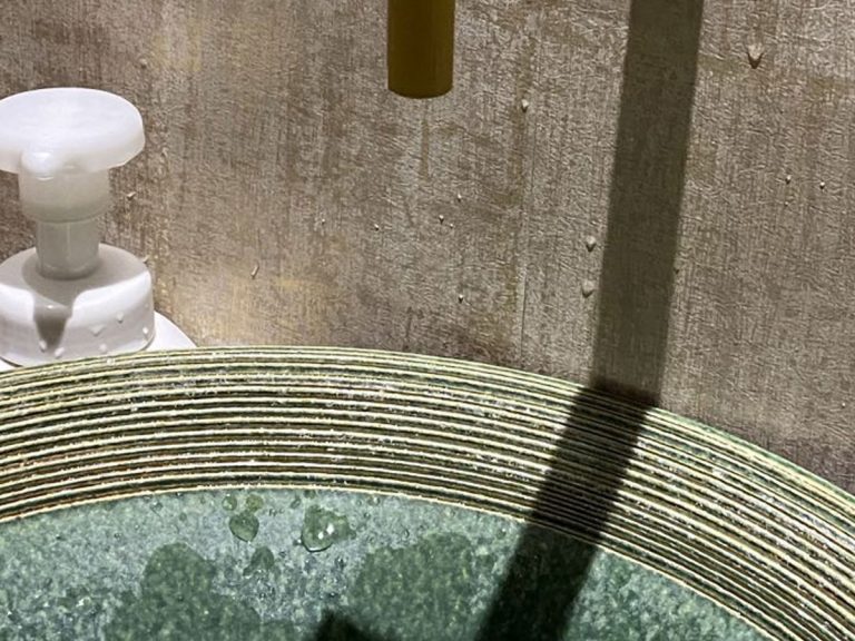 Japanese oden restaurant comes up with ingenious design for its sink faucets
