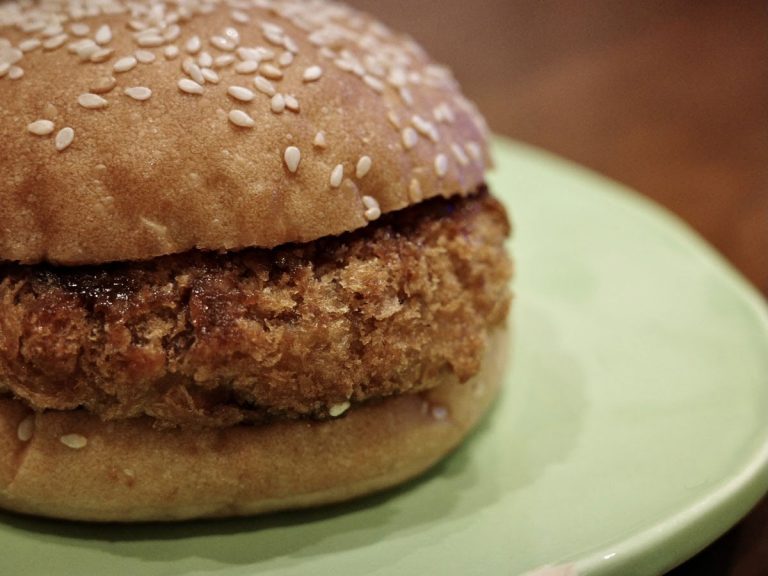 We tried 7-Eleven Japan’s minced beef katsu burger to see if it would satisfy our katsu craving