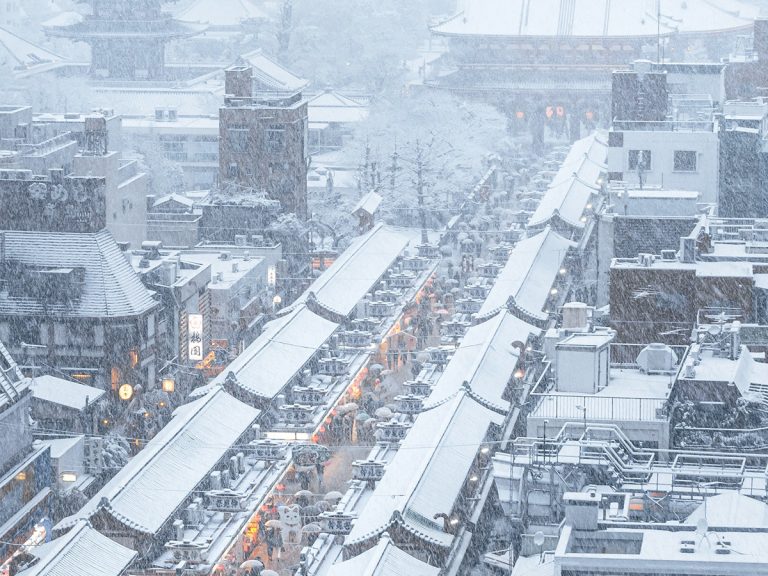 Japanese photographer captures rare shot of Asakusa as a timeless winter wonderland