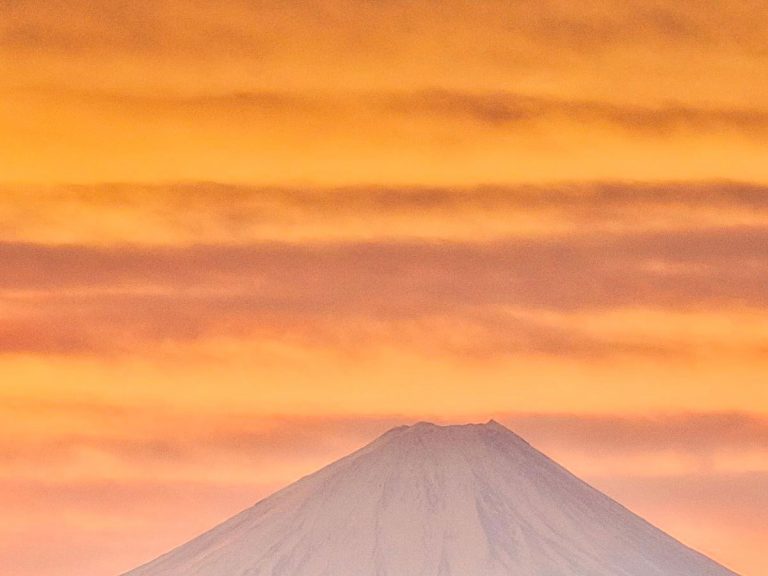 Enchanting Mt. Fuji photo from one of Japan’s 100 great mountains has Twitter convinced it’s a painting