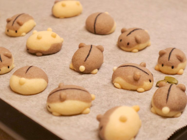 Japanese hamster cookies are just too cute to eat!