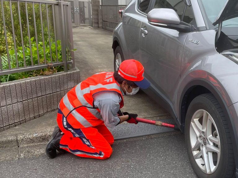 “I cried”: Japanese road service staff’s kitten rescue drama moves Twitter to tears