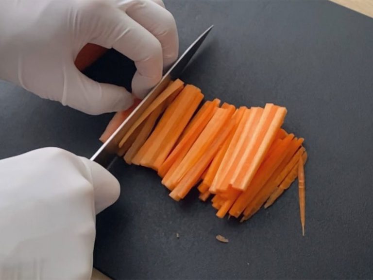 Japanese chef reveals easy and fool-proof way to julienne carrots