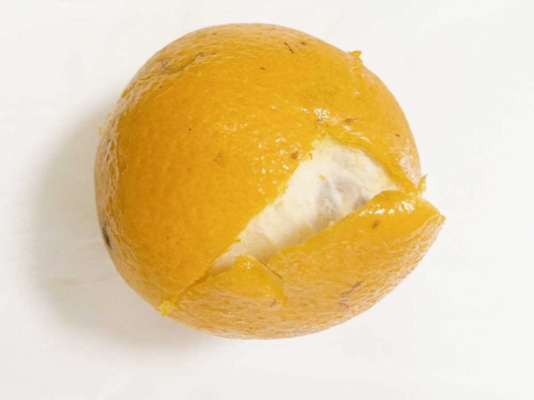 Use a pack of bread to peel an orange? Get faster access to your citrus with this easy lifehack