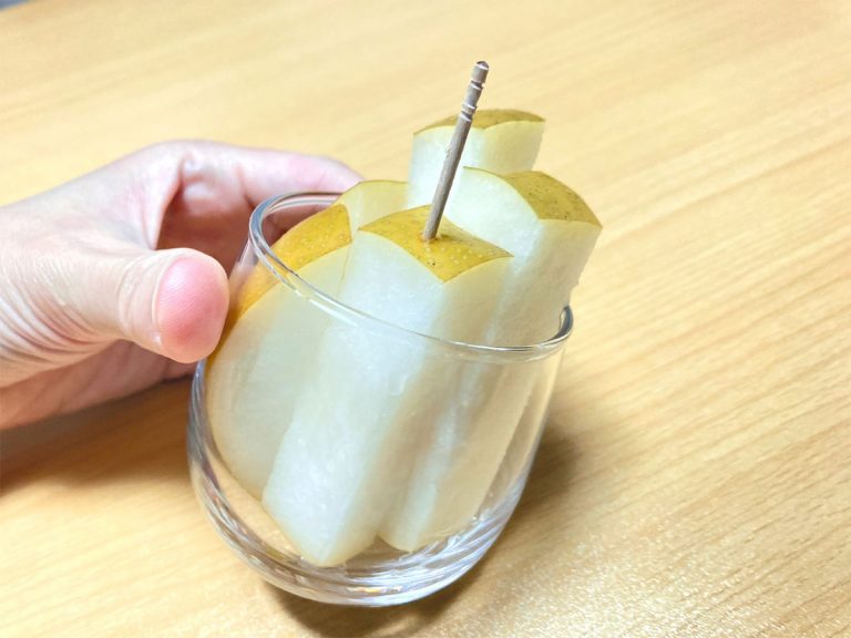 Japanese agricultural group shares awesome way to slice, serve and share Asian pears