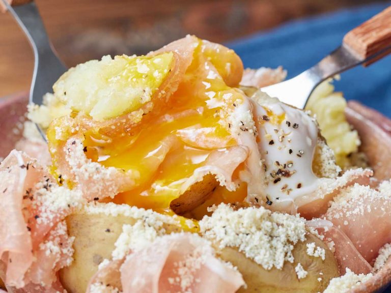Forget cheesy fries! “Divine revelation” recipe of Potato Carbonara has foodies drooling