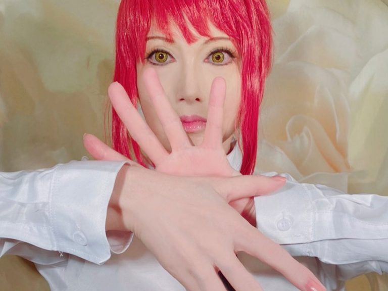 Japanese celebrity known for fabulous fashion rocks Makima from Chainsaw Man cosplay