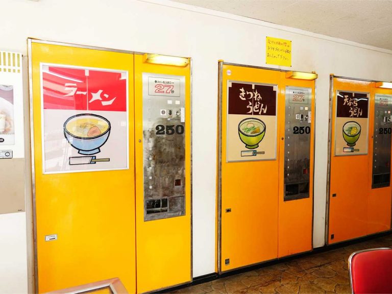 Why vending machines are so popular in Japan