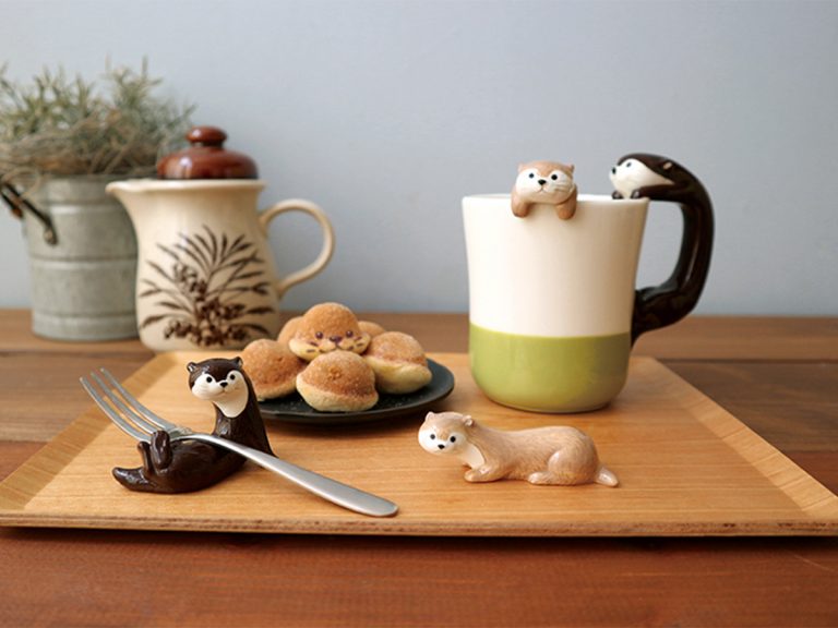 These adorable otter mugs, lids, spoons and chopstick rests are otterly irresistible