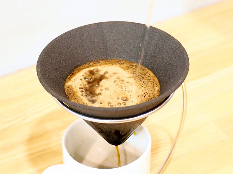 Level up your coffee game with paperless filter made with Aritayaki ceramic ware techniques