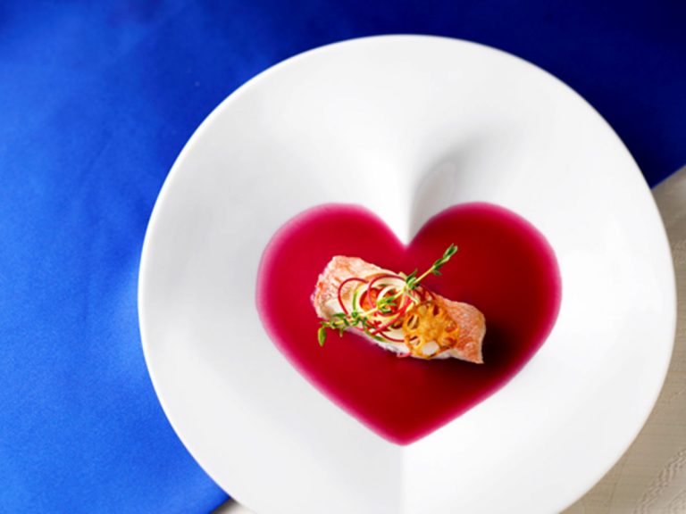 These Japanese plates have heart: Pour in sauce for a foolproof beautiful presentation