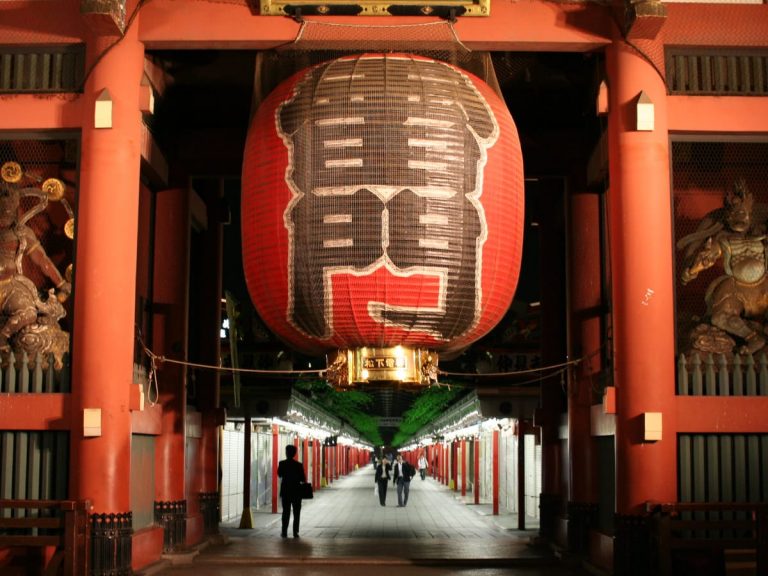 Sensōji Temple’s Kaminarimon Gate Gets a New Giant Lantern