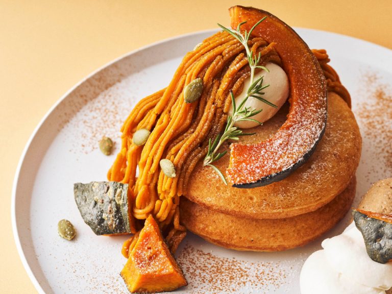 Pumpkin patch on a plate – an October limited pancake at Cafe & Books Bibliotheque