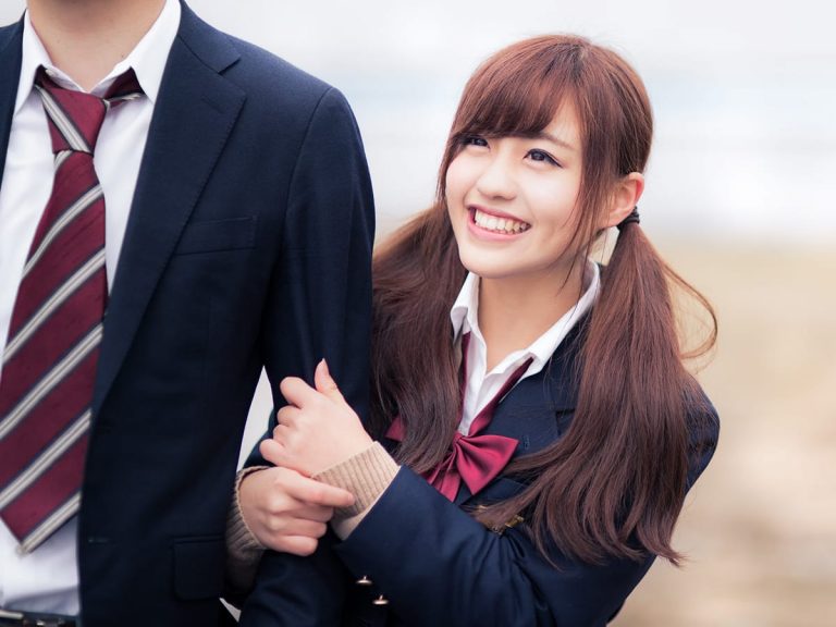 Japanese high school girl who broke no-dating rule sues school for de-facto expulsion and wins