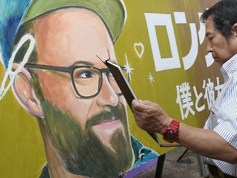 Osaka’s last remaining movie sign painter keeps tradition alive [video]