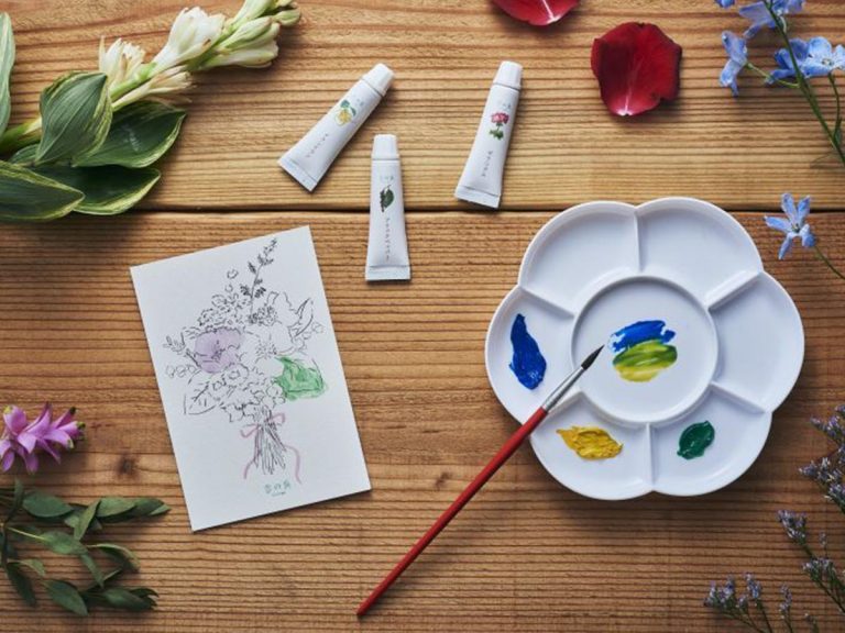 Scented paints provide the perfect way to add a special touch to postcards and crafts