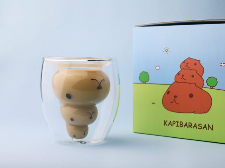 These adorable bubbly Capybara glasses are the chillest tableware for the summer