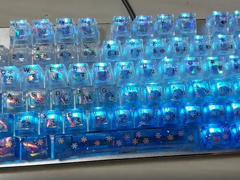 Japanese Twitter user’s stylish homemade keyboard is a winter delight