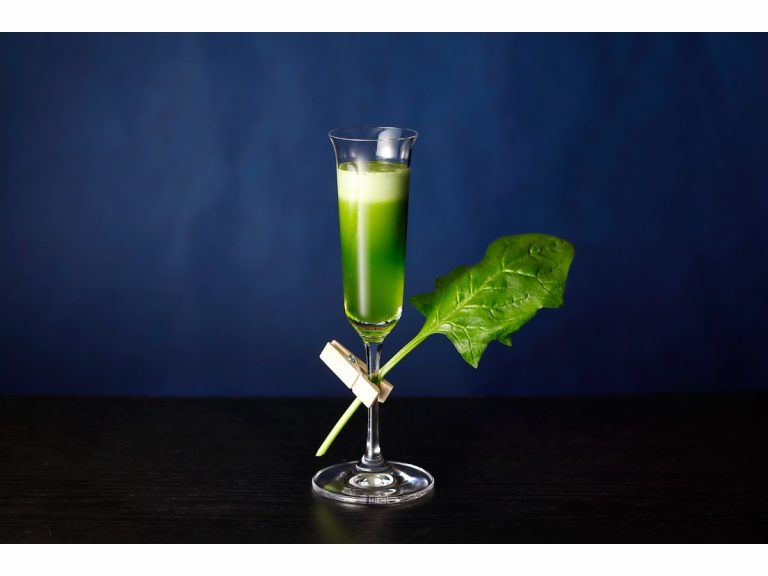 Hotel New Otani’s new SDGs-themed cocktail uses spinach grown in compost from hotel kitchen’s food waste