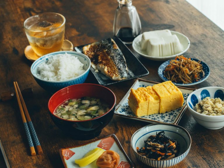 How to turn cheap 7-11 food into a gorgeous Japanese traditional breakfast