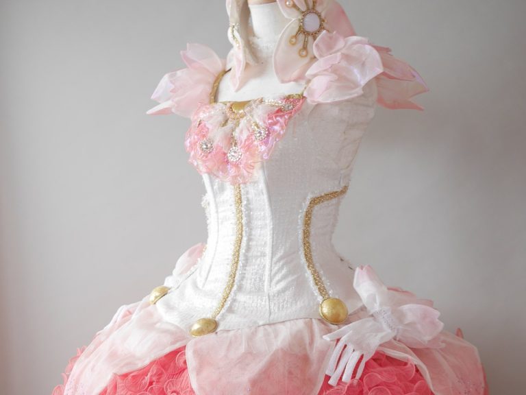 Costume designer recreates Cardcaptor Sakura battle dress in stunning quality