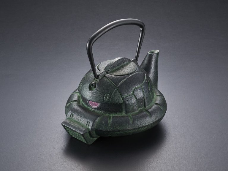 Brew Gundam green tea with Zaku head Japanese traditional cast iron kettles