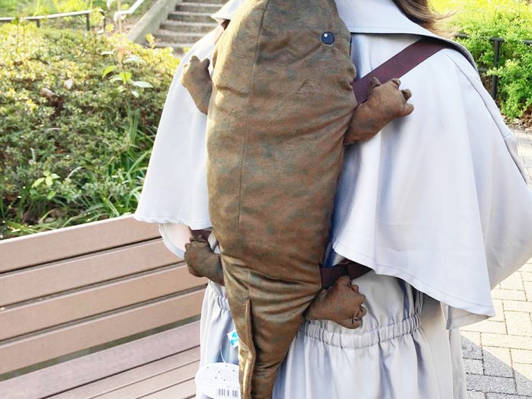 You can now carry your goods with a clingy Japanese giant salamander backpack