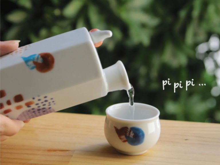 Japanese designer and kiln team up for lovely sake carafes that sing like birds when you pour from them
