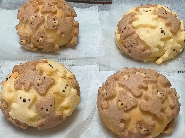 Melonpan “chock-full of bears” go viral after Japanese illustrator bakes the perfect batch